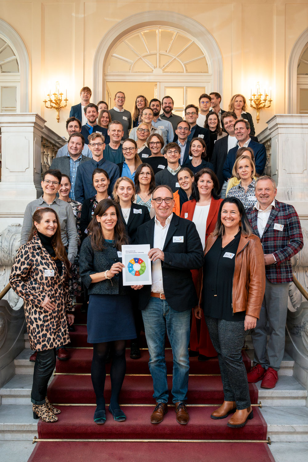 Gruppenbild Präsentation des Zielkatalogs Klimaresilienz des Gesundheitssystems